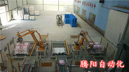 建筑材料行業(yè)使用兩臺(tái)碼垛機(jī)器人負(fù)責(zé)三線碼垛工作
