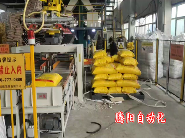 飼料碼垛機(jī)器人根據(jù)現(xiàn)場情況安裝