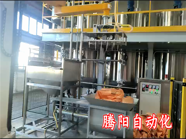 尿素立柱拆包機引領(lǐng)生產(chǎn)變革