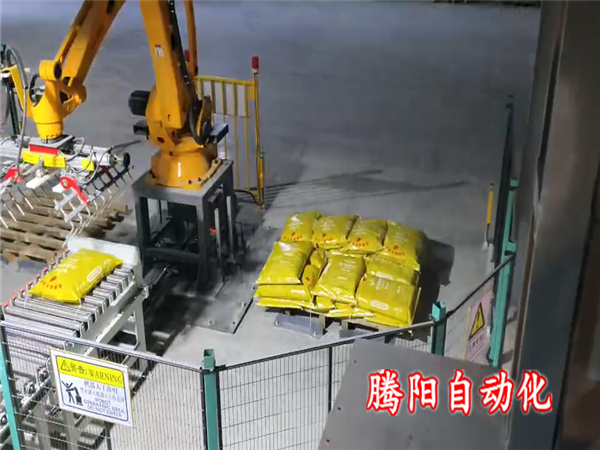 肥料碼垛機(jī)器人